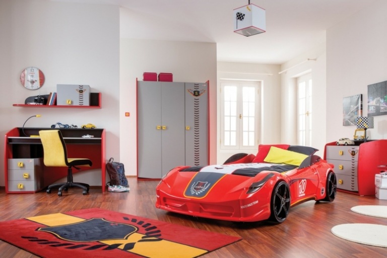 lit-enfant--design-ferrari-tapis-rectangulaire--bureau-lampe-plafond