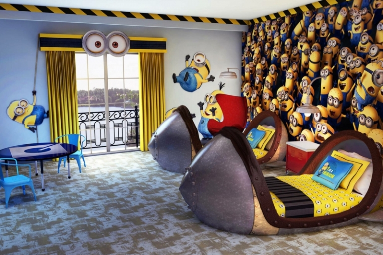lit-enfant--theme-Disney-coin-jeu-rideau-jaune