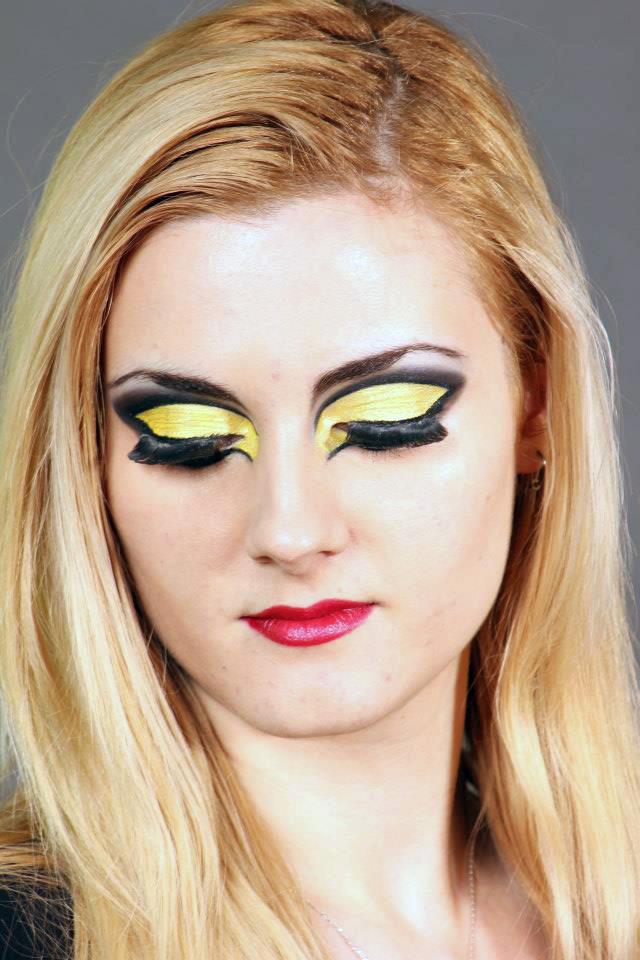 maquillage-halloween-jaune-mascara-eye-liner