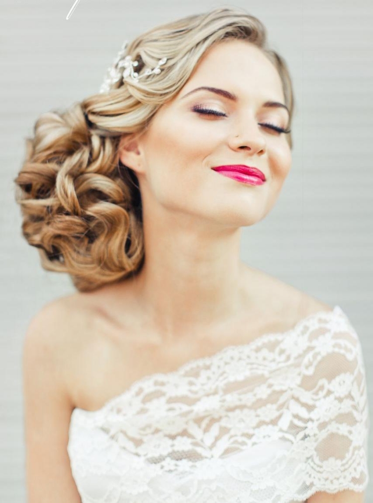 maquillage mariée 2015 mettre accent lèvres-couleur-cyclamen