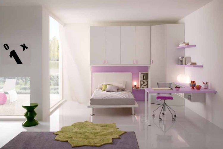 mobilier-chambre-enfant-lit-armoires-rangement-bureau-chaise-tapis-jaune-peinture-murale-blanche