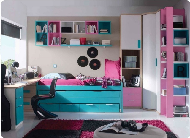 mobilier chambre enfant lit-etageres-murale-burea-tapis-shaggy
