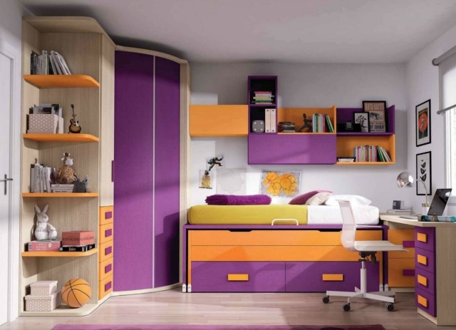 mobilier-chambre-enfant--orange-violet-bureau-etageres-chaise-roulettes