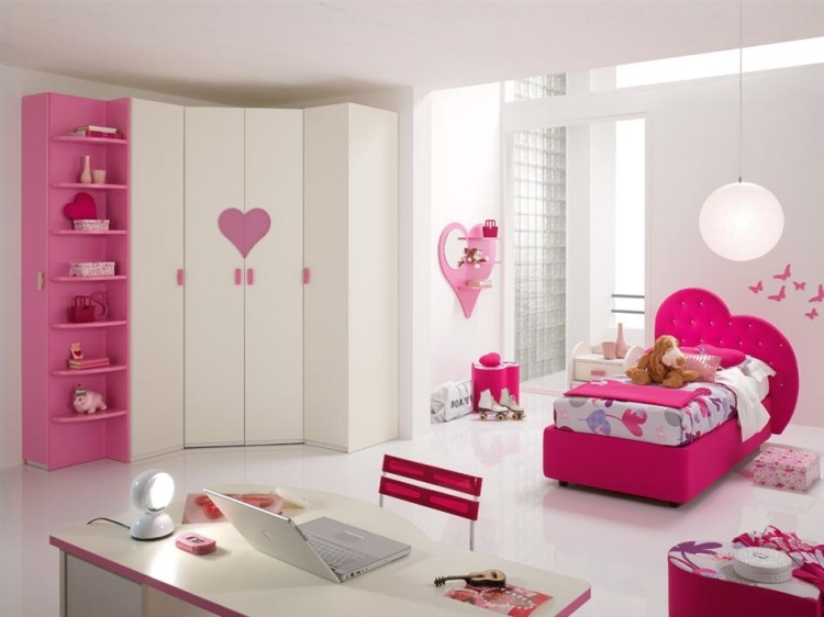 mobilier-chambre-enfant-tete-lit-coeur-papillons-deco-murale-suspension-blanche