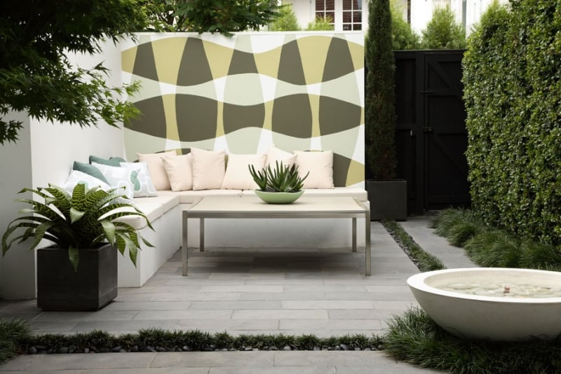 mobilier-jardin-design-moderne-canapé-angle-coussins-mur