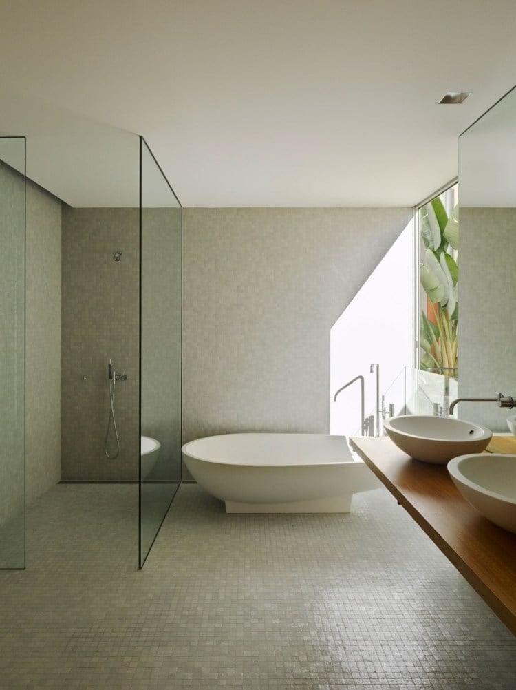 mosaïque-salle-bains-beige-douche-italienne-baignoire-moderne