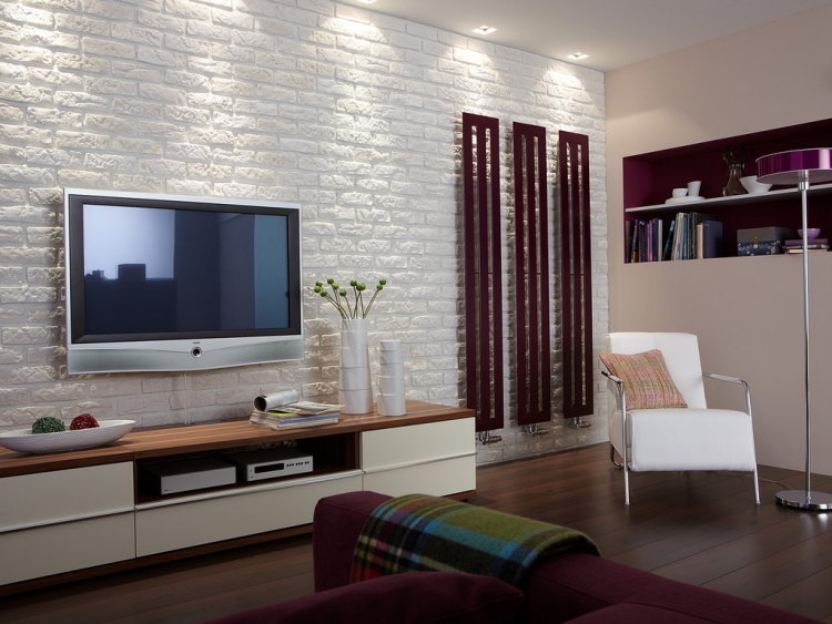 panneau-mural-3d-brique-blanche-meuble-tv-bois-niche-rangement-pourpre