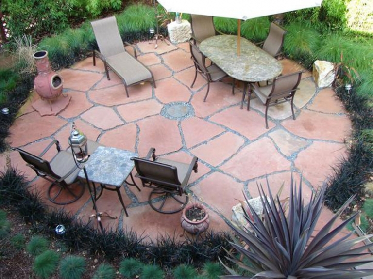 patio-mobilier-jardin-métallique-cheminée-vintage