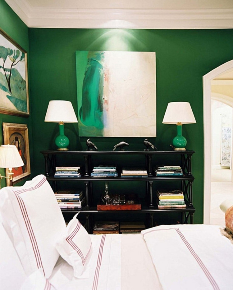 peinture chambre adulte vert foncé abat-jours literie tableaux