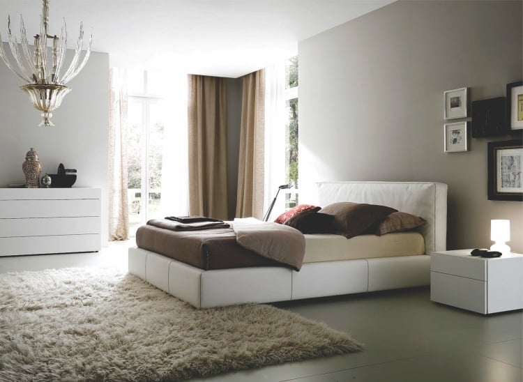 peinture-grise-blanche-chambre-coucher-tapis-shaggy-grand-lit-suspension