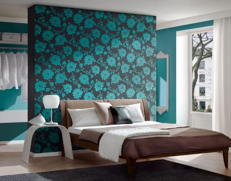 peinture-turquoise-chambre-coucher-papier-peint-marron-fleurs-turquoise