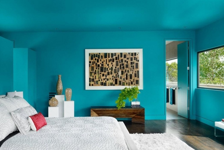 peinture-turquoise-chambre-coucher-table-basse-bois-tapis-blanc peinture turquoise