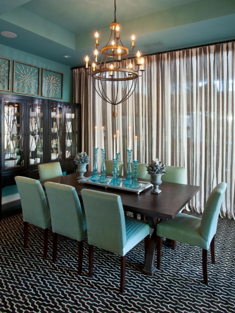 peinture-turquoise-suspension-coin-repas-table-rectangulaire-chaises