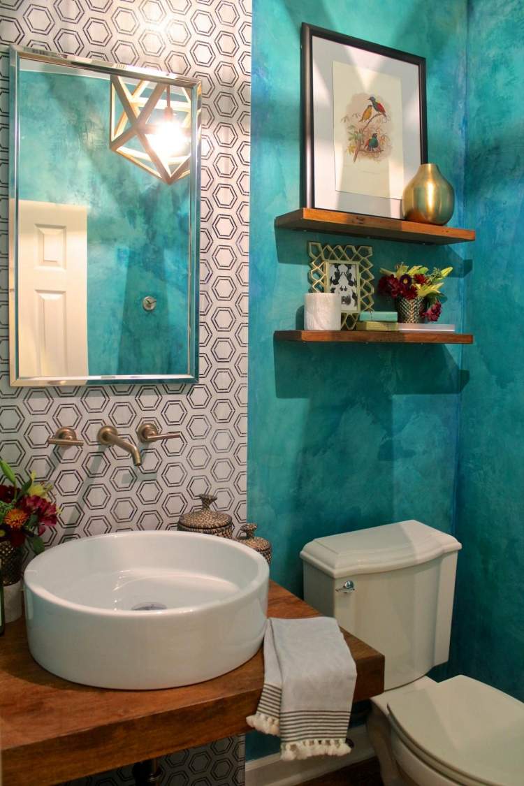 peinture-turquoise-toilettes-lavabo-plan-vasque-bois-etageres-murales