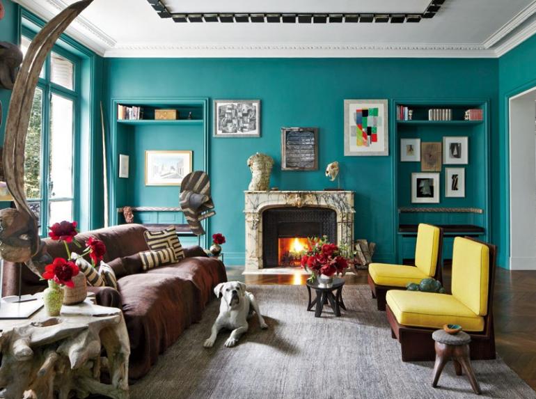 peinture-turquoise-éclectique-cheminée-classique-canapé-rembourré-fauteuils-jaune-tapis-gris peinture turquoise