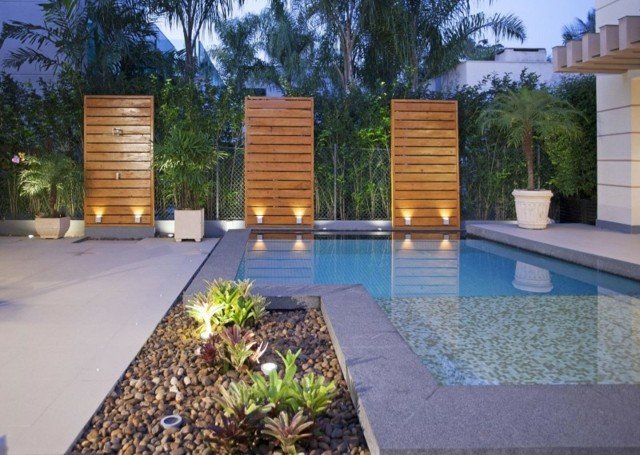 Piscine jardin – 59 designs superbes du monde entier Piscine mosaïque blanc aux côtés