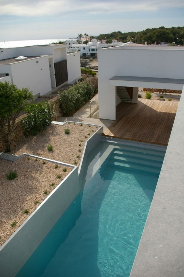 piscine-jardin-enterrée-natation-terrasse-bois-buis-bordure