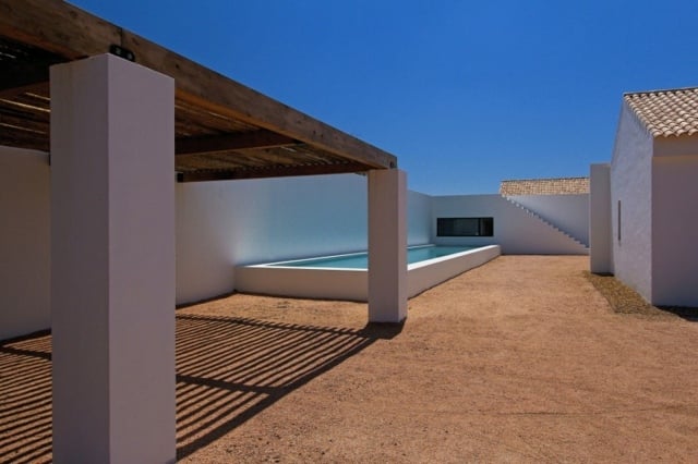 piscine-jardin-rectangulaire-style-méditerranéen