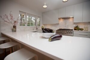 plan de travail cuisine quartz blanc dosseret-aspect-marbre