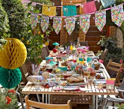 pompons-nid-abeilles-papier-guirlandes-décoration-garden-party
