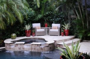 pots-de-fleurs-sensaveria-piscine-fauteuil-rotin
