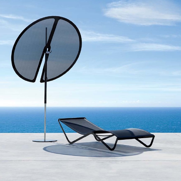 protection-solaire-terrasse-chaise-longue-parasol