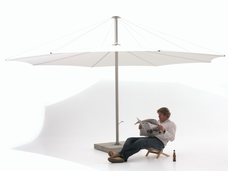 protection-solaire-terrasse-parasol-chaise-pliable