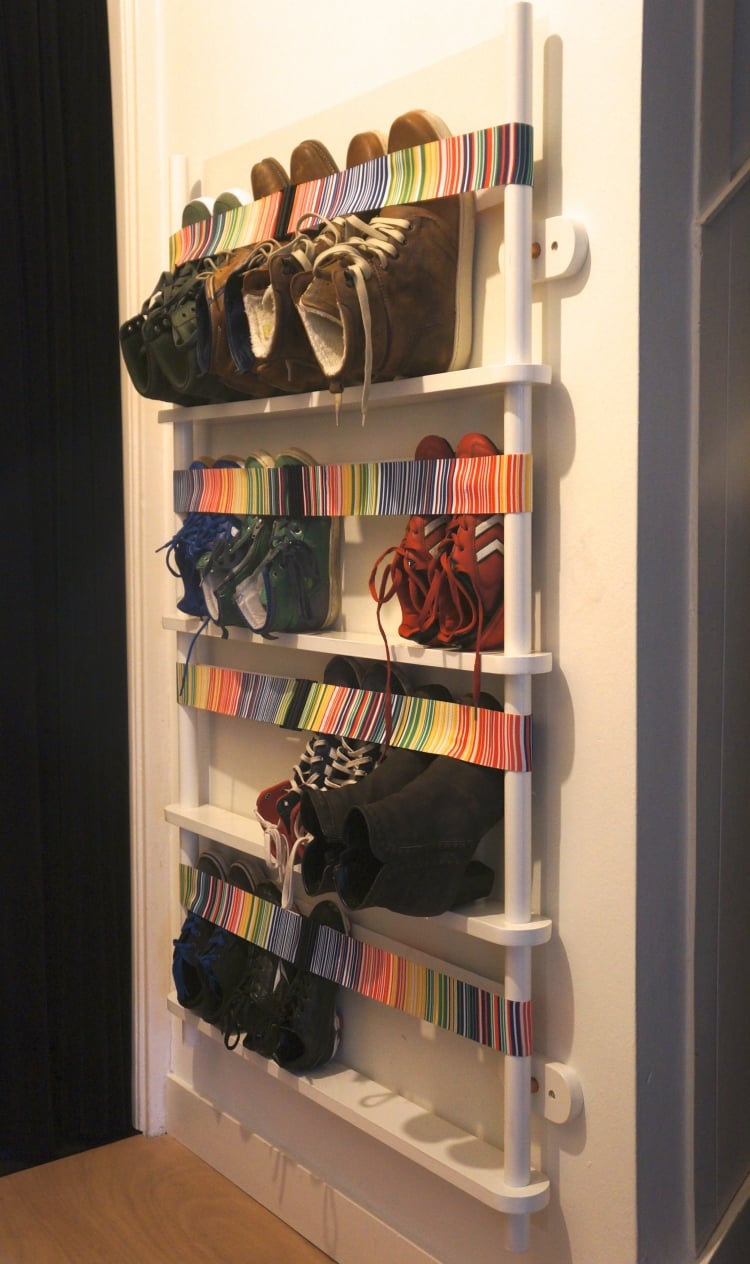 rangement-chaussures-mural-bandes-élastiques-multicolores