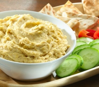 recette houmous sans tahini plateau-crudités-pain-pita