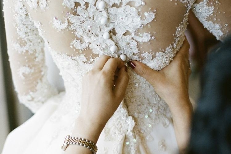 Robe de mariée dos nu, semi-nu et en dentelle – 70 designs
