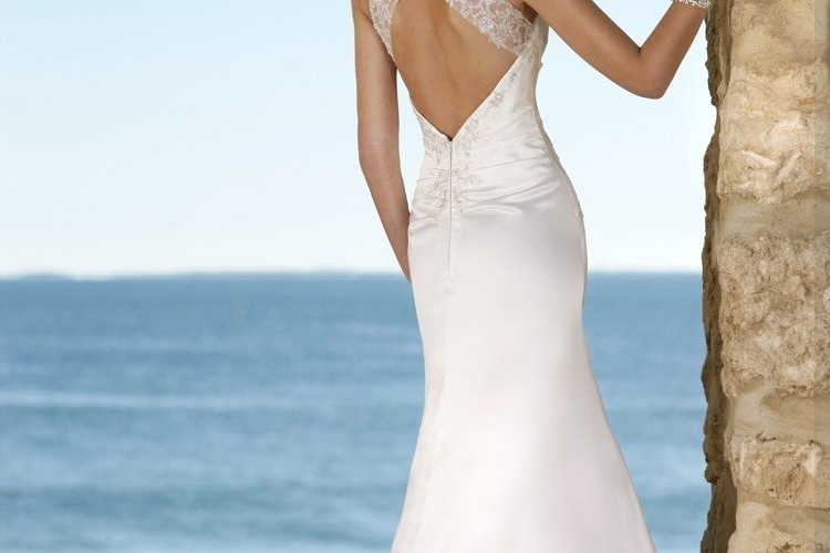 Robe de mariée dos nu, semi-nu et en dentelle – 70 designs