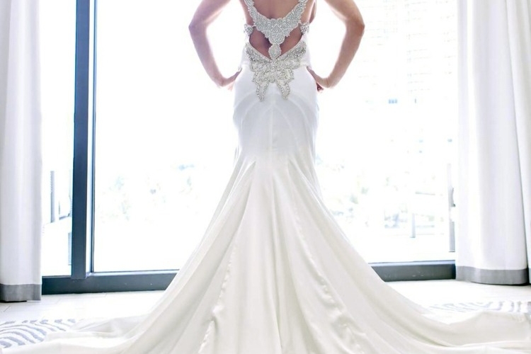 Robe de mariée dos nu, semi-nu et en dentelle – 70 designs