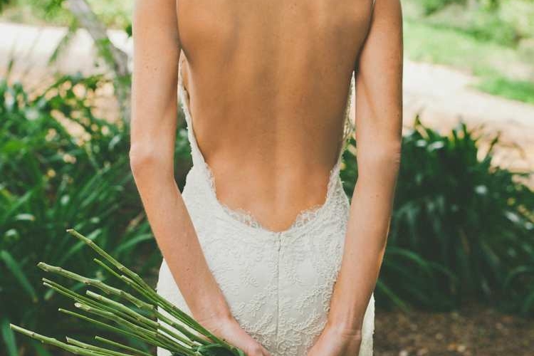 Robe de mariée dos nu, semi-nu et en dentelle – 70 designs