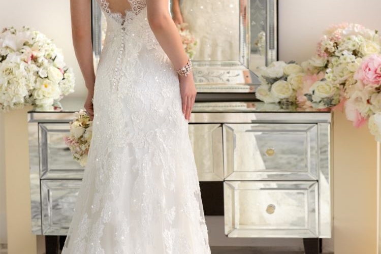 Robe de mariée dos nu, semi-nu et en dentelle – 70 designs