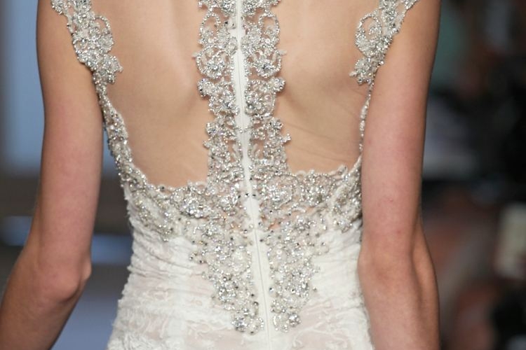 Robe de mariée dos nu, semi-nu et en dentelle – 70 designs