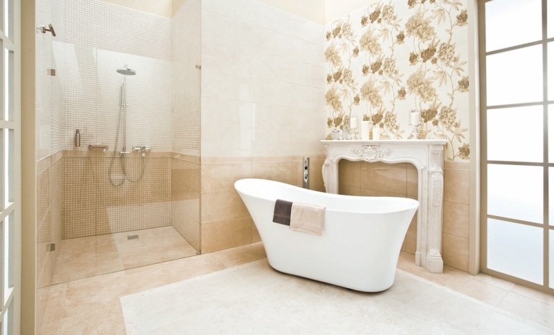 salle-bain beige blanche baignoire îlot douche italienne