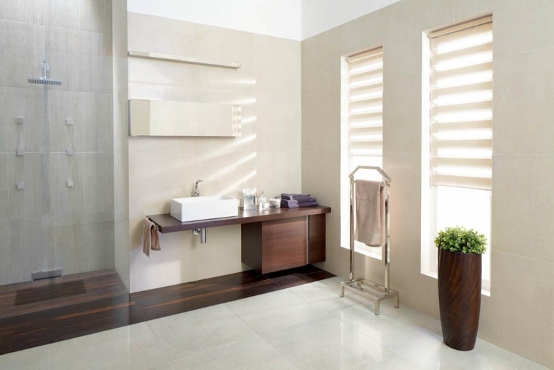 salle-bain beige blanche imitation bois douche italienne