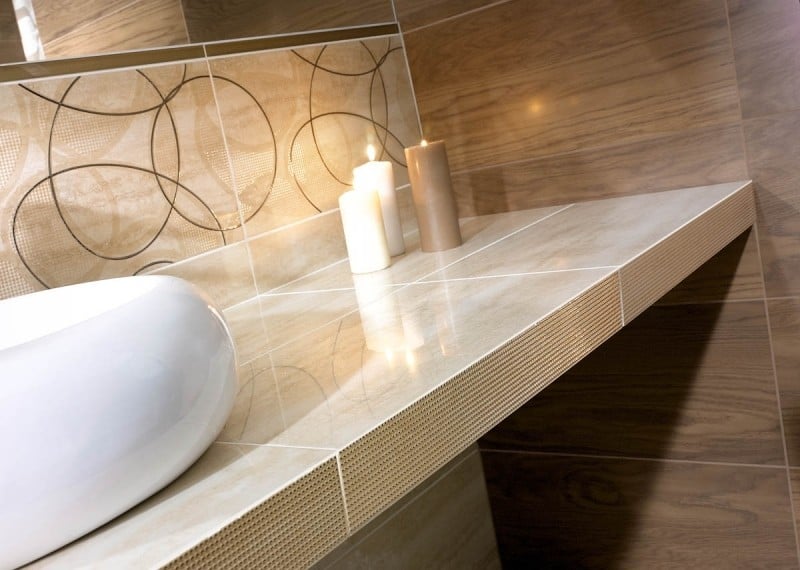 salle de bain beige simili bois vasque poser-déco-bougies