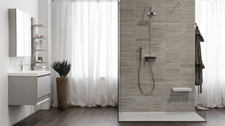 salle-bains-douche-italienne-carrelage-aspect-pierre-naturelle-grise