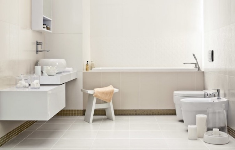 salle de bain beige -carrelage-mural-sol-beige-blanc-cassé
