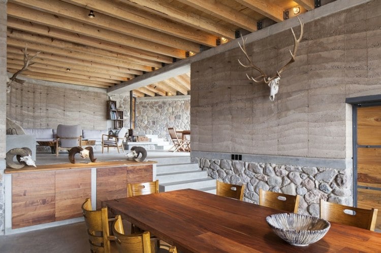 salle manger maison-écologique table chaises bois massif