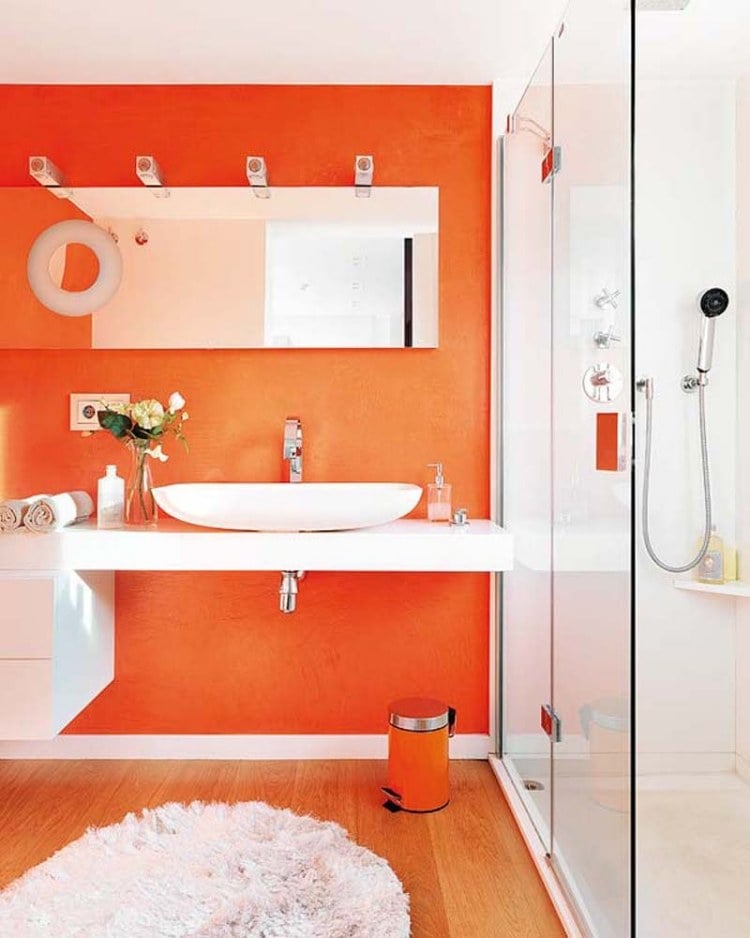salles-bains-contemporaine-mur-orange-carpette-ronde