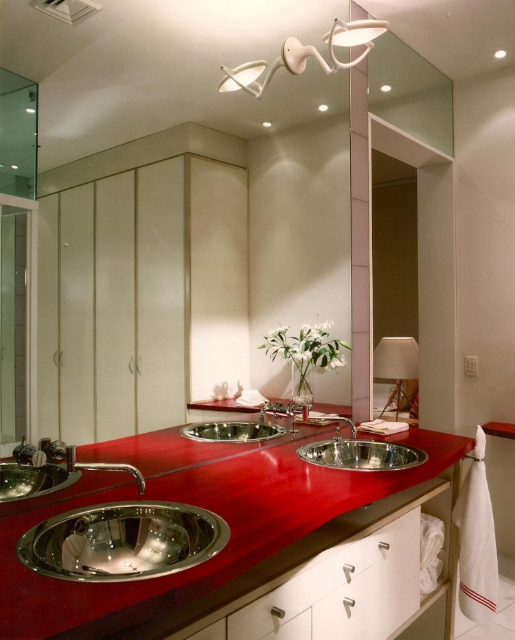 salles-bains-origianle-plan-rouge-double-vasque-métal