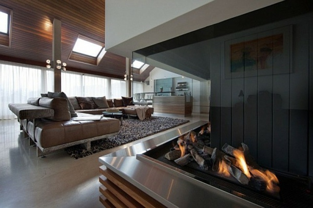 salon-moderne cheminéе canapé cuir marron tapis poil long gris