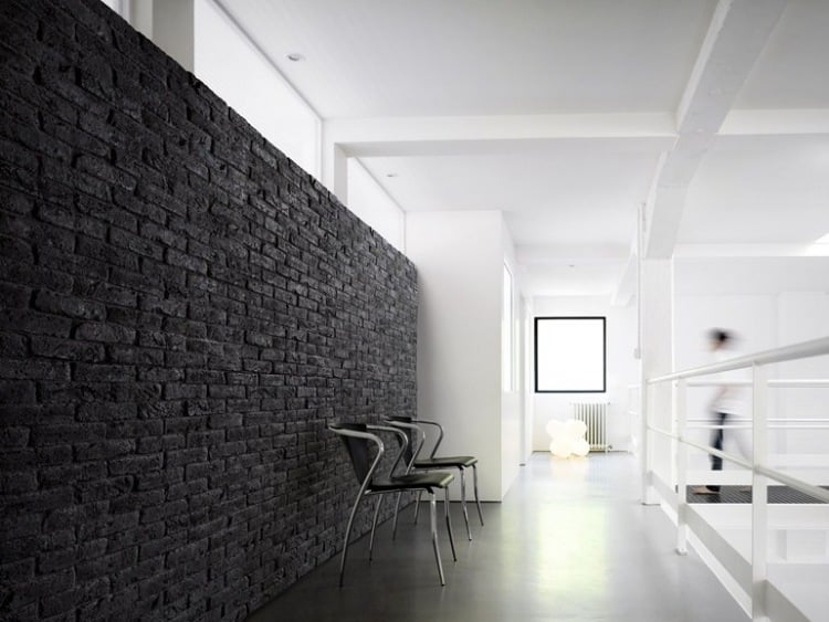 salon-mur-pierre-noire-aspect-brique-BRIQUE-ORSOL