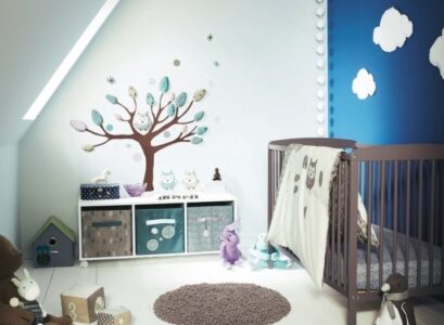 sticker-mural-chambre-bebe-theme-hiboux-lit-couverture