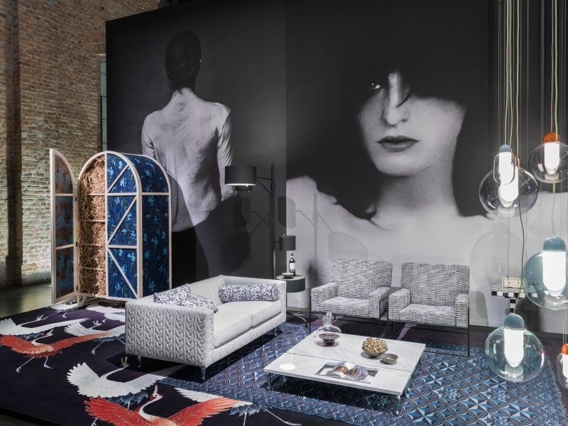 studio-luxe-canapés-tapis-design-imprimé-motifs-bleus