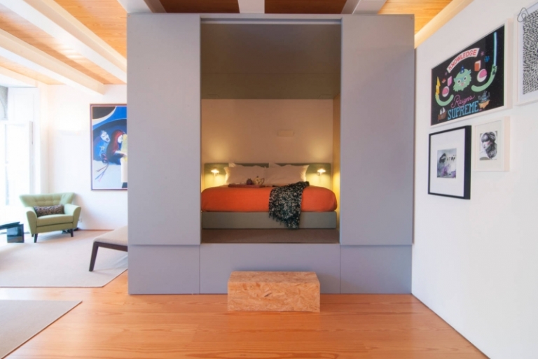 studio-moderne-petite-chambre-coucher-adulte-niche-élevée