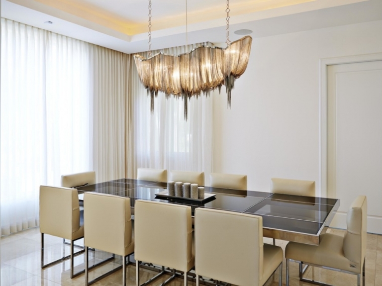 suspension-salle-manger-métal-luxe-design-exclusif-table-longue-chaises-cuir-blanc