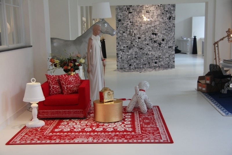tapis-design-rouge-blanc-aspect-kilim-imprimé-Moooi-Carpets